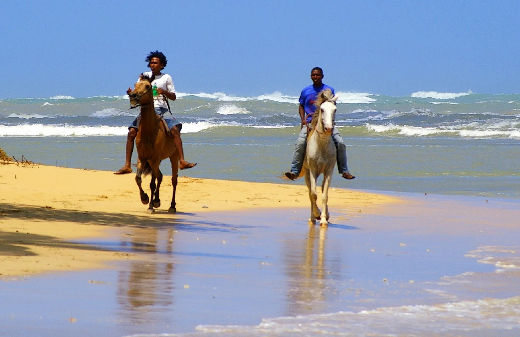 A caballo por la orilla